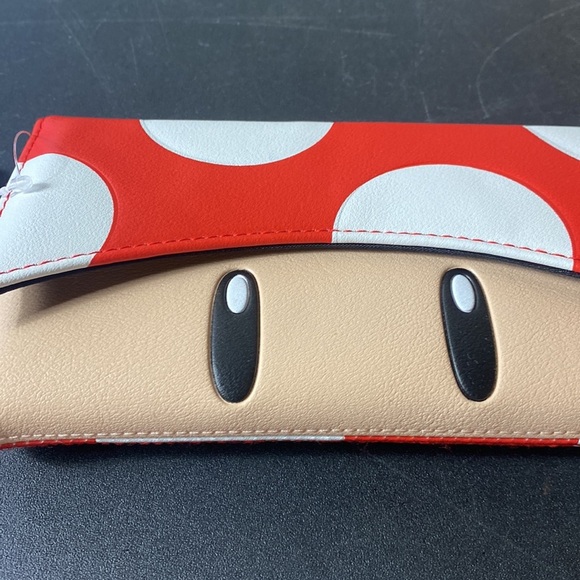 NEW Super Mario Toad Bifold Rectangle Leather Wallet Red White - Picture 2 of 6